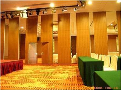 打造靈動空間——舟山隔斷移門在會議及展覽服務(wù)中的專業(yè)應(yīng)用